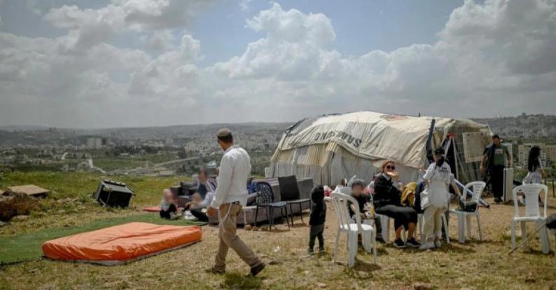 مستوطنون يقيمون البؤرة الاستيطانية الثانية في بيت إكسا خلال 4 أشهر