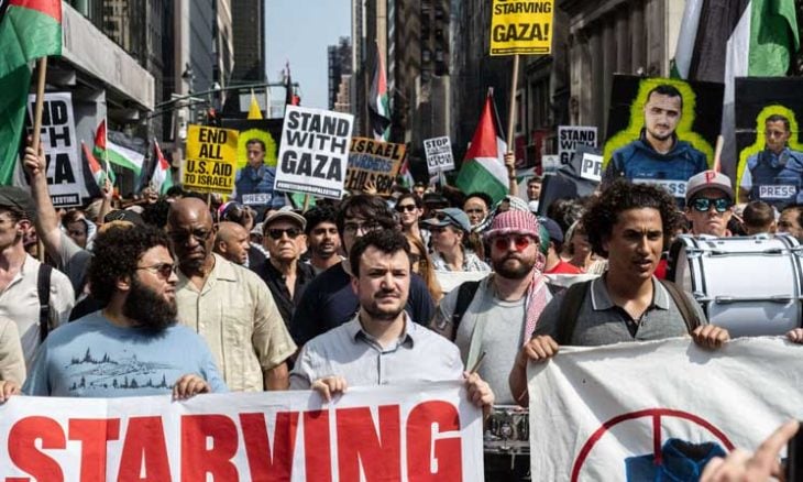 حكم قضائي يبطل  مساعي ترامب لترحيل طلاب مؤيدين للفلسطينيين من رويترز