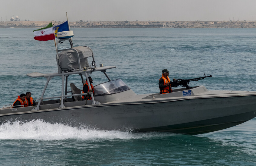 الحرس الثوري الإيراني يحتجز ناقلتَي نفط 