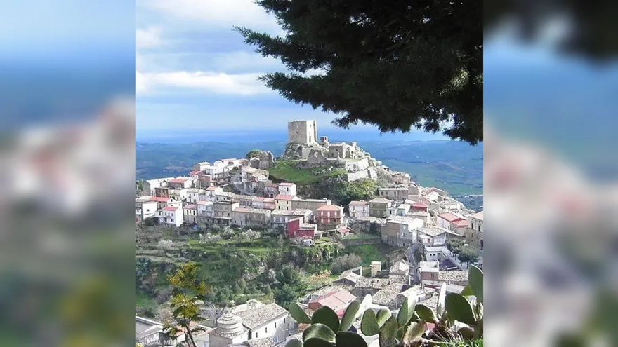 مرسوم غريب في بلدة إيطالية: "المرض ممنوع"! ??