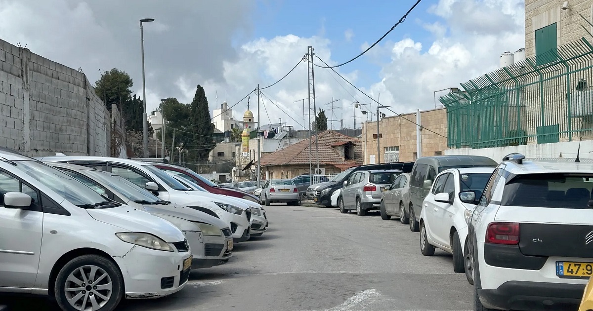 الشرطة تفرض مخالفات على المركبات في القدس المحتلة