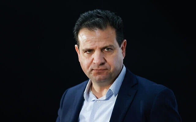 70 نائبا في "الكنيست" يوقعون عريضة لفصل أيمن عودة بسبب غزة