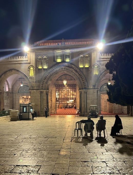 الاحتلال يعيد فتح أبواب المسجد الأقصى أمام المصلين