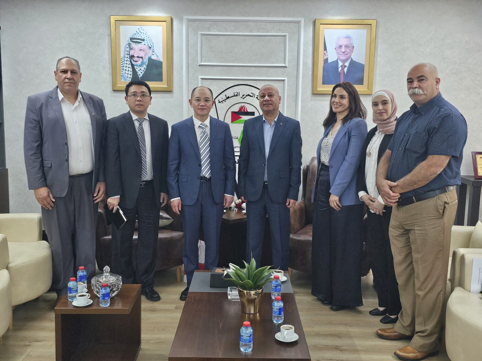 أبو هولي يبحث مع سفير الصين  أوضاع المخيمات و الأونروا