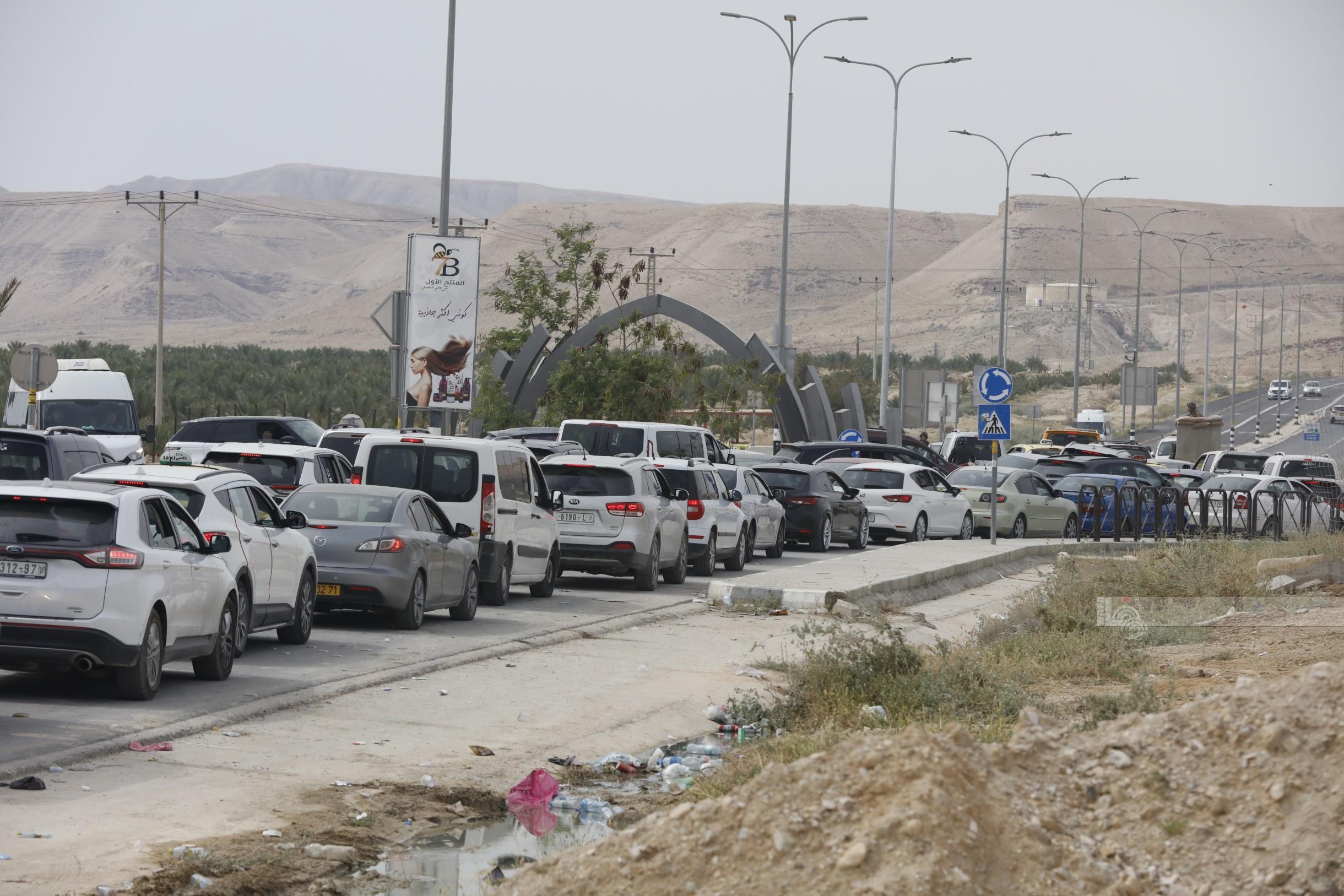 الاحتلال يغلق مداخل أريحا بالاتجاهين