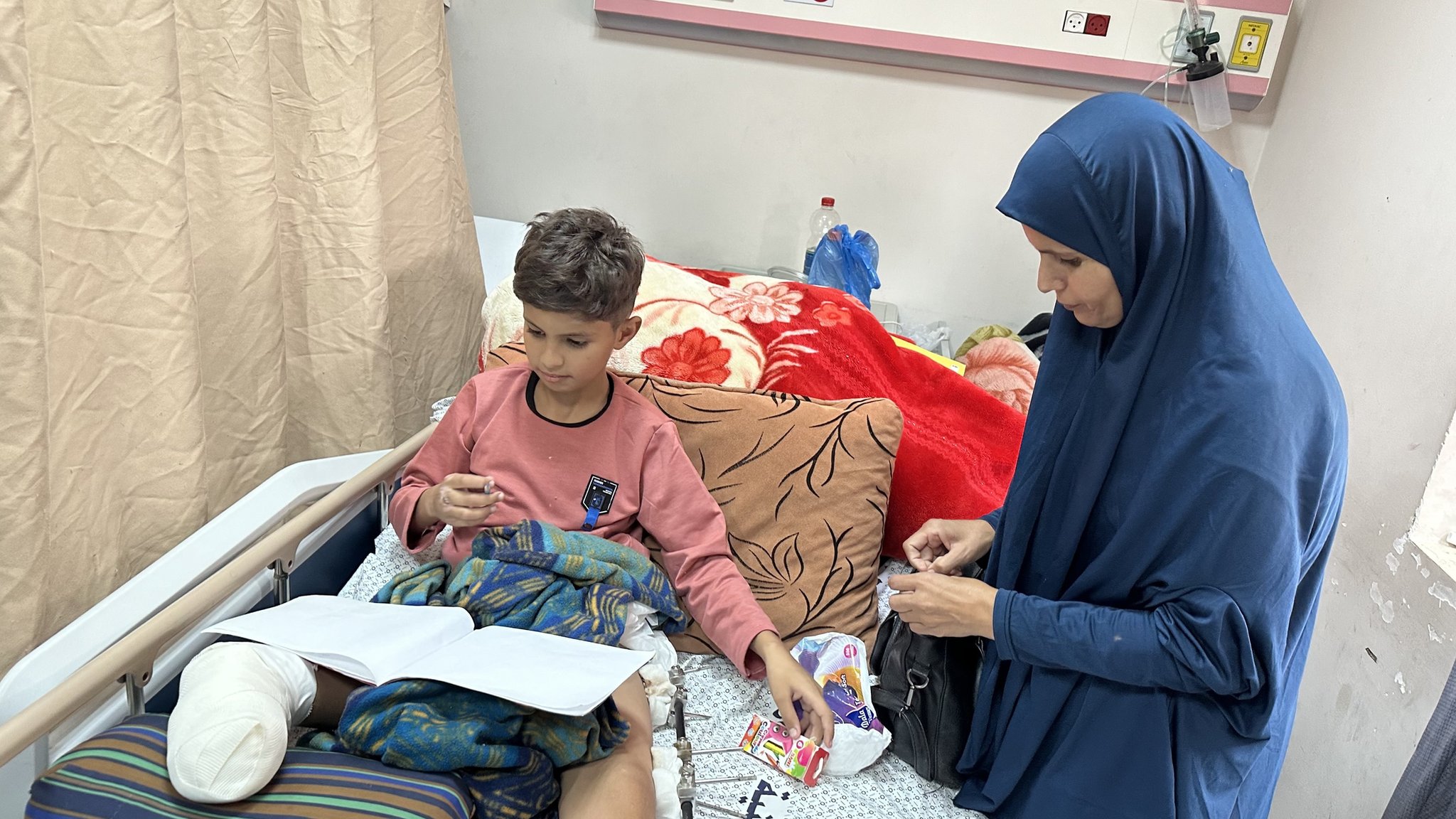 جراح أميركي: ما أجريته من عمليات أطفال بغزة في ليلة واحدة أكثر مما أجريه عاما كاملا بأميركا