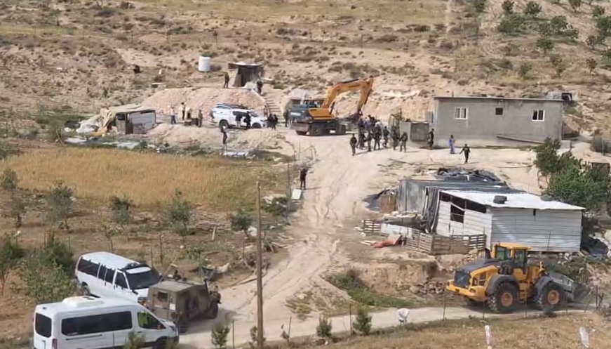 الاحتلال يهدم بناية سكنية في زعترة