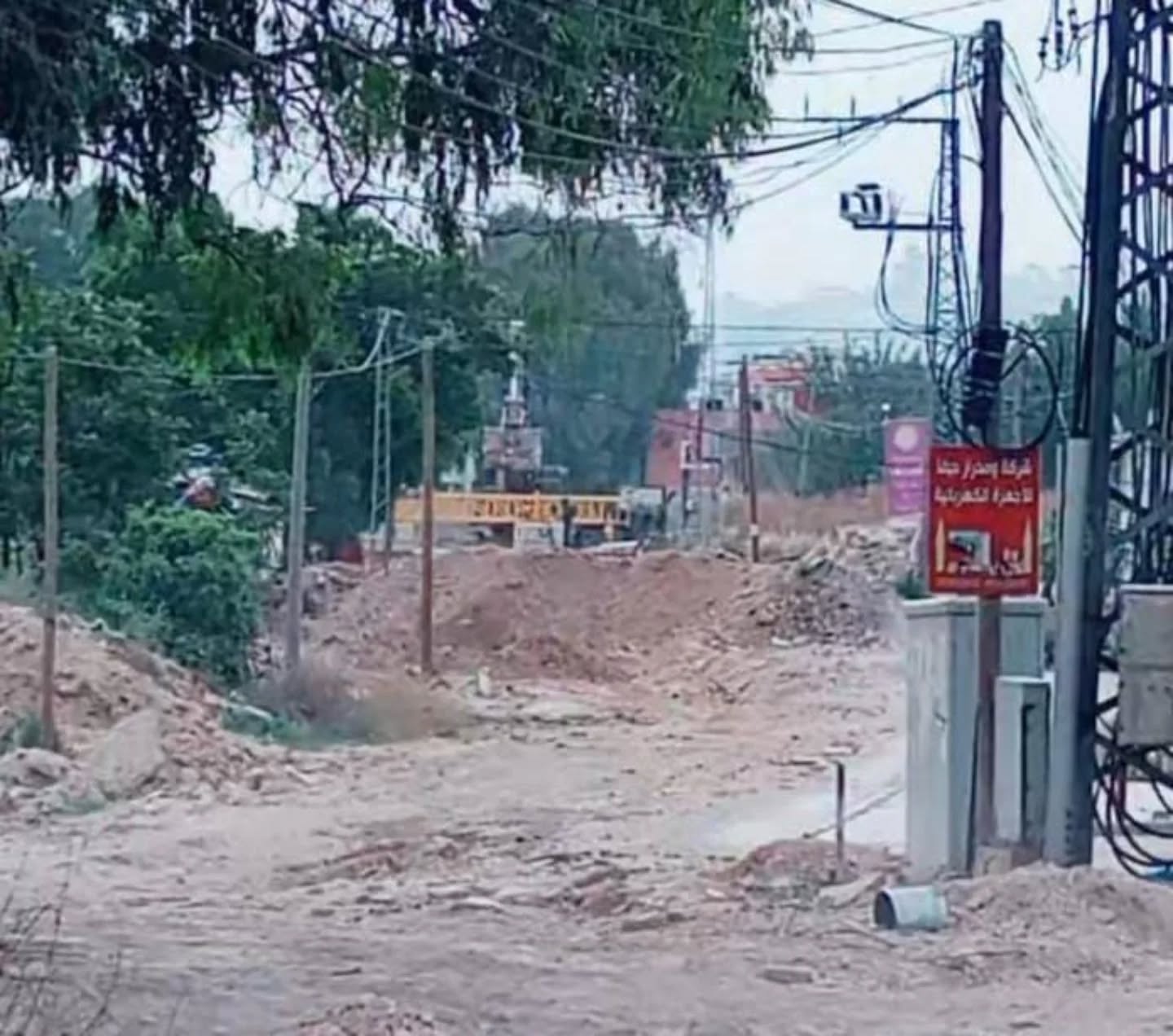 الاحتلال ينصب بوابتين حديدتين على مدخلي مخيم جنين