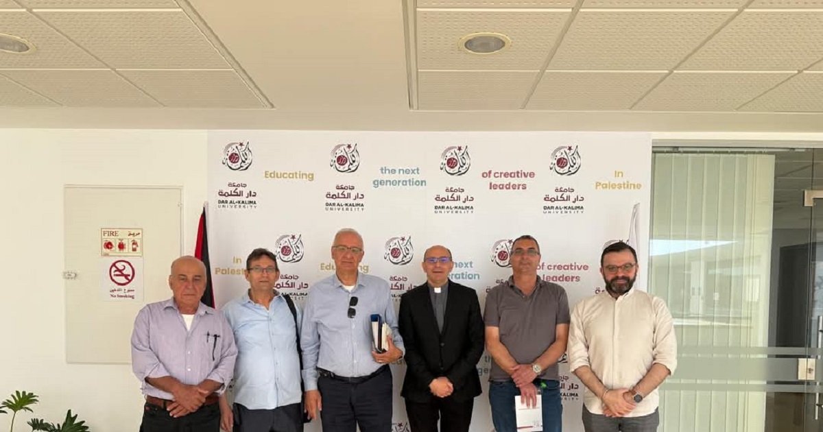 منتدى مرشدي السياحة العرب وجامعة دار الكلمة يبحثان التعاون المشترك 