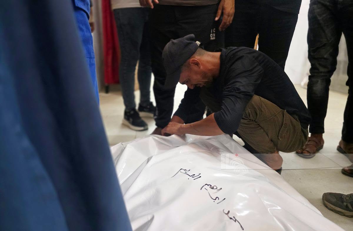 شهيد ومصابون بقصف الاحتلال خيمة تؤوي نازحين في مواصي خان يونس