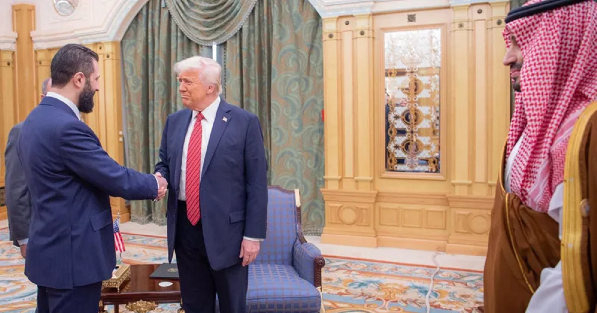 ترامب خلال لقائه الشرع : نتطلع لتطبيع العلاقات