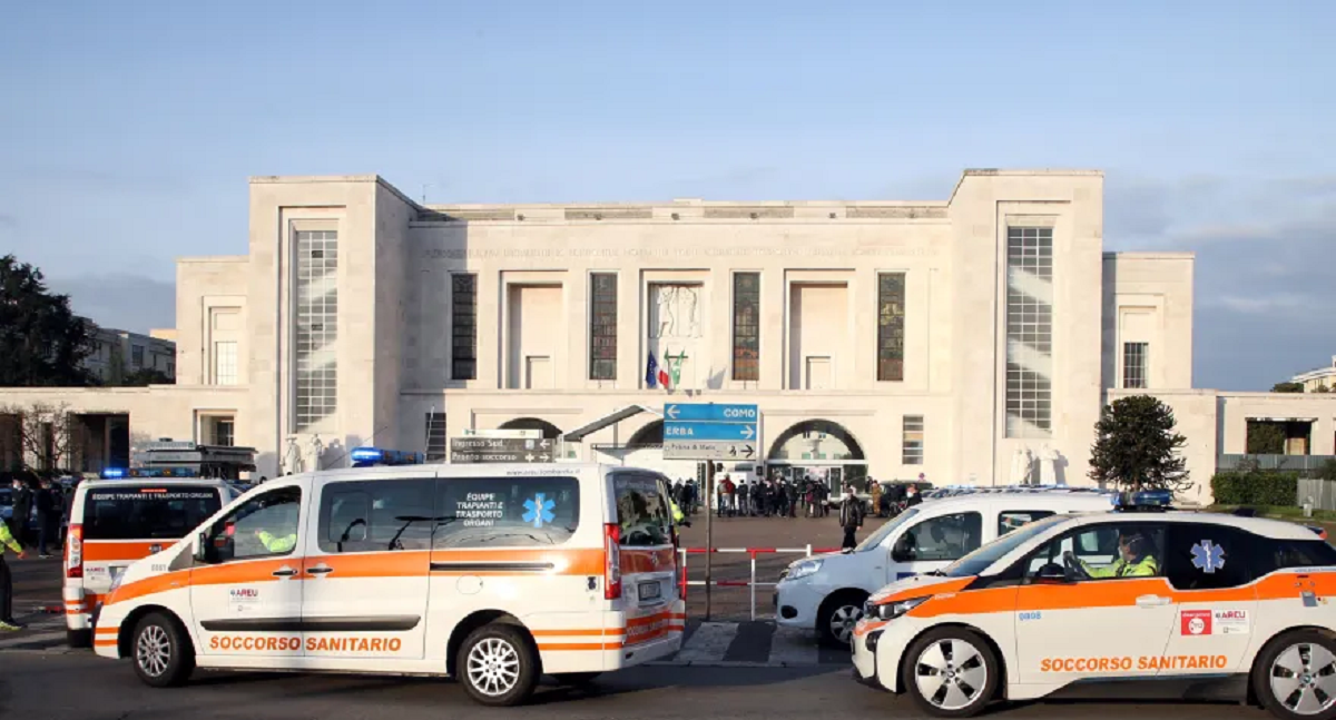 آدم النجار الذي فقد 9 من أشقائه يصل إلى إيطاليا اليوم لتلقي العلاج