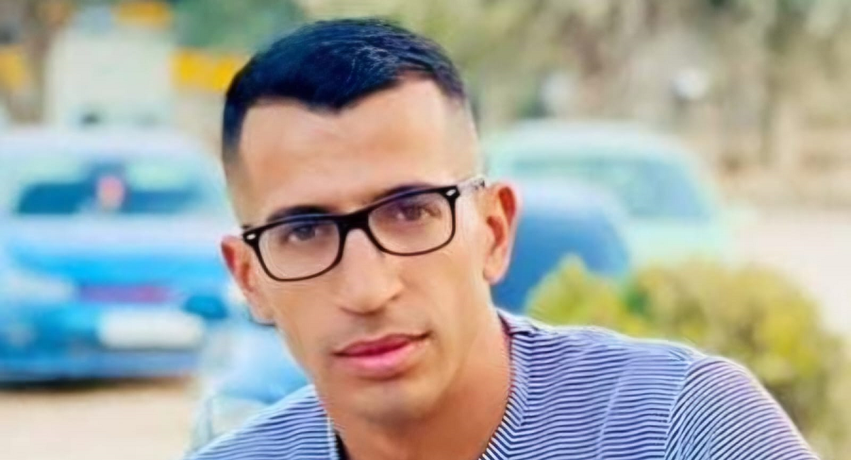 بعد إطلاق النار عليه واعتقاله .. الاحتلال يحوّل الجريح خالد الفسفوس ل"الإداري" ويواصل احتجازه في مستشفى "سوروكا"  