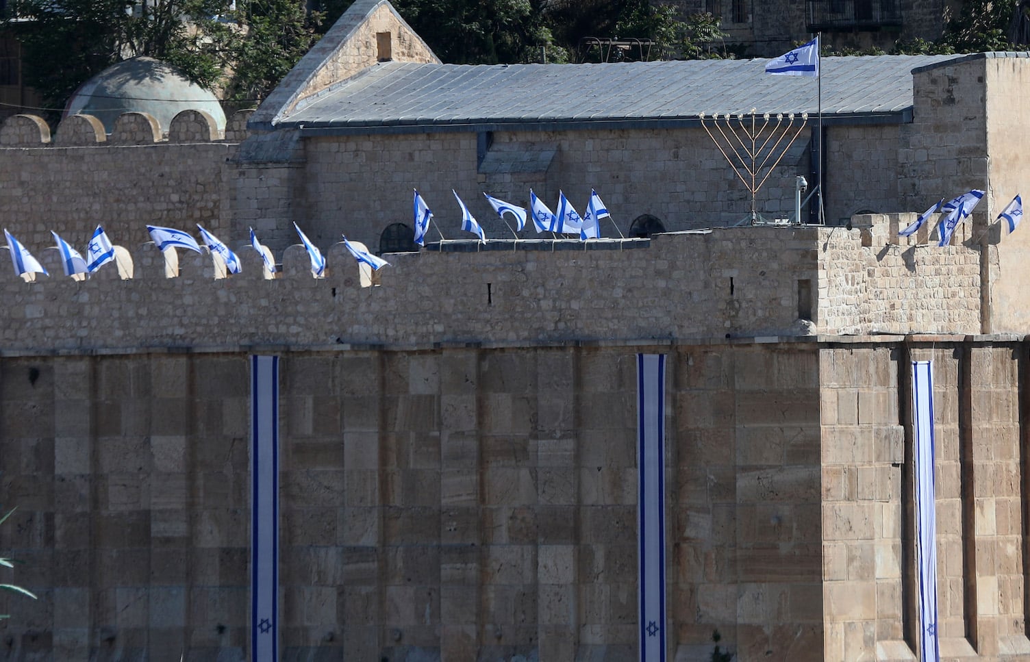 "الأوقاف" رفع علم اسرائيل فوق"الإبراهيمي" انتهاك صارخ لقدسية الحرم 