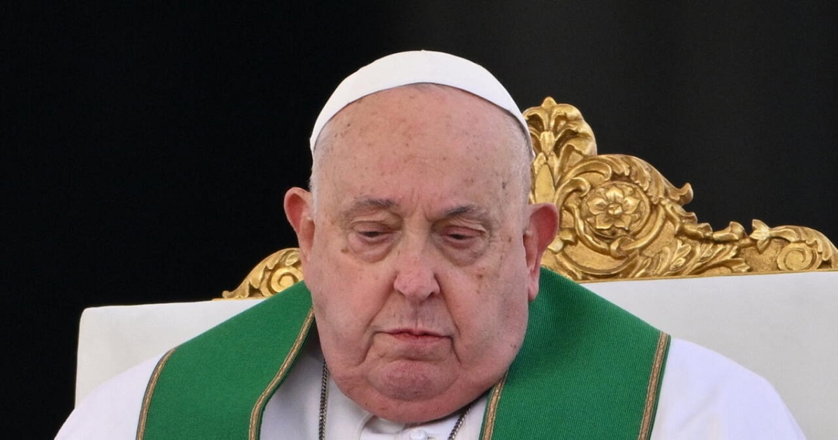 القدس تودّع البابا فرانسيس بدموع وأمل في كنيسة القيامة