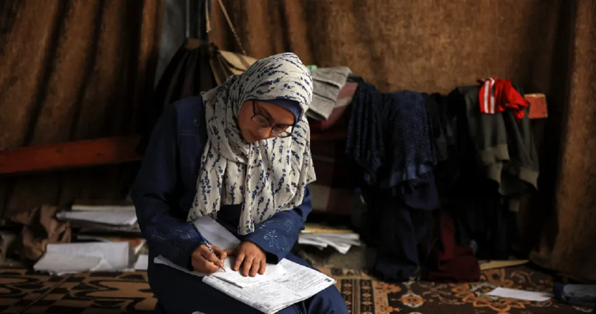 الجوع يبدد طموح طلاب غزة في مستقبل واعد