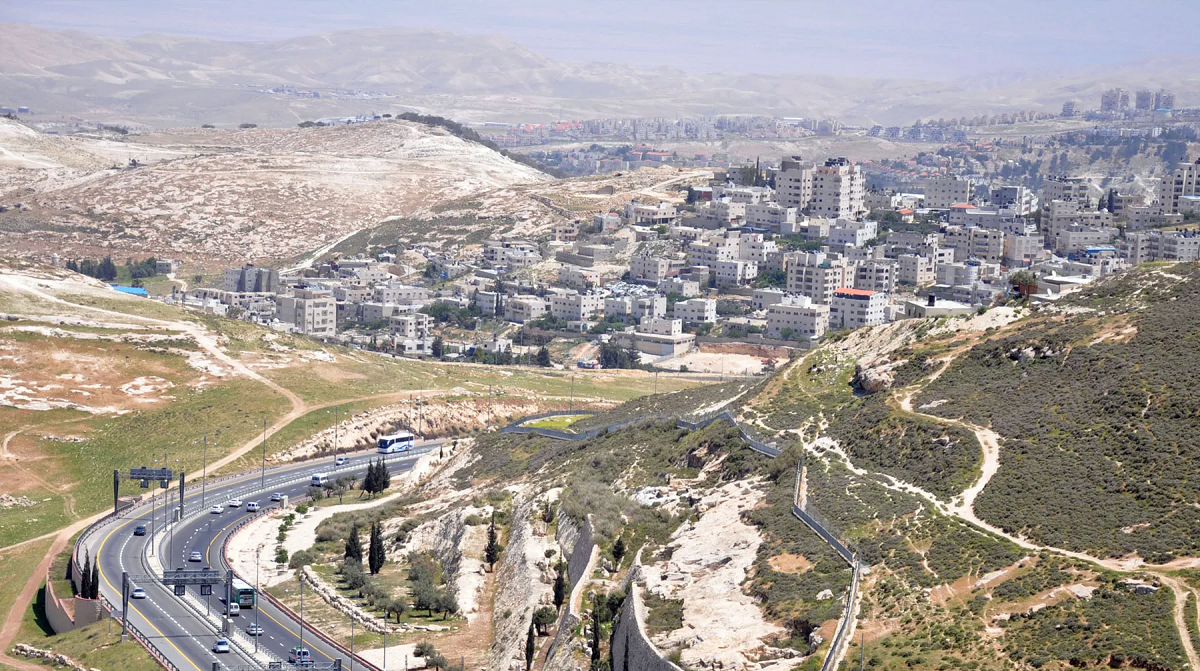 شارع 45 الاستيطاني .. فصل تام للقدس عن محيطها ومخرج آمن للمستوطنين على حساب الأراضي الفلسطينية 