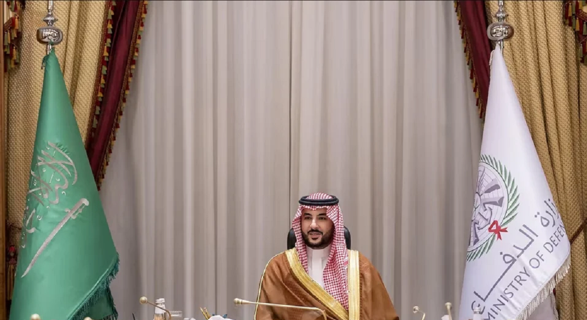 إيران والسعودية تبحثان تعزيز التعاون الدفاعي واستقرار المنطقة