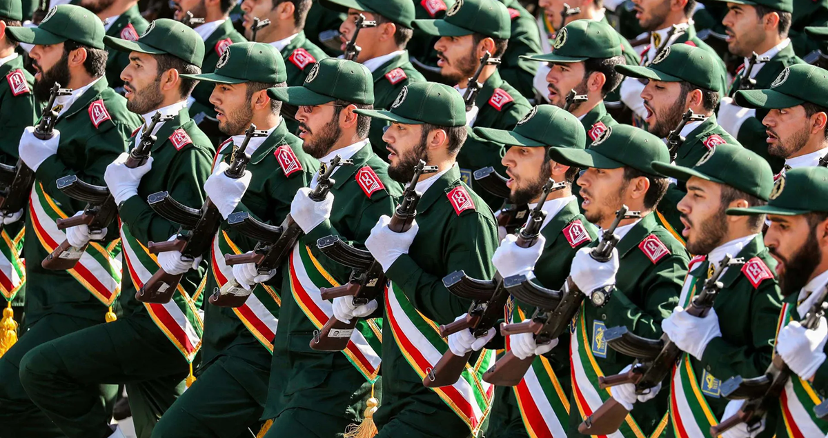 مصادر مطلعة : المخابرات الأمريكية قدرت أنه حتى إذا قتل خامنئي فسيستبدل بعناصر من الحرس الثوري