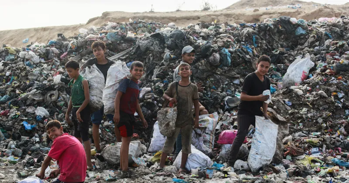 دول وازنة تحذر : الوضع الإنساني في قطاع غزة ما يزال كارثيا