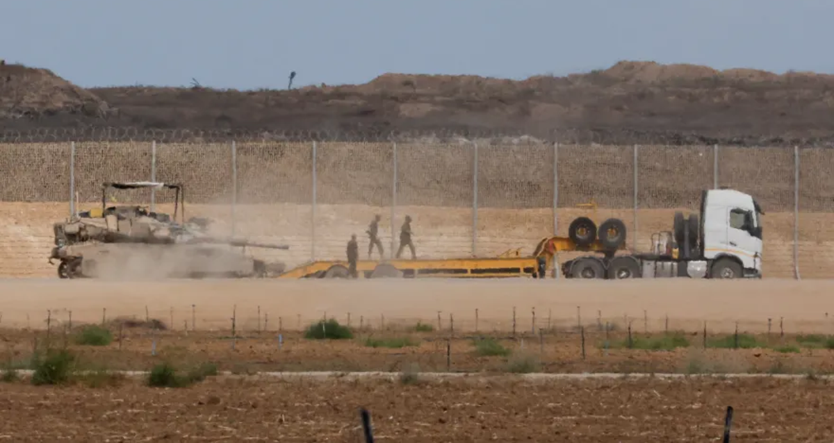 عشرات آلاف المواطنين يعودون لمنازلهم المدمرة في غزة مع انسحاب قوات الاحتلال من مناطق بالقطاع