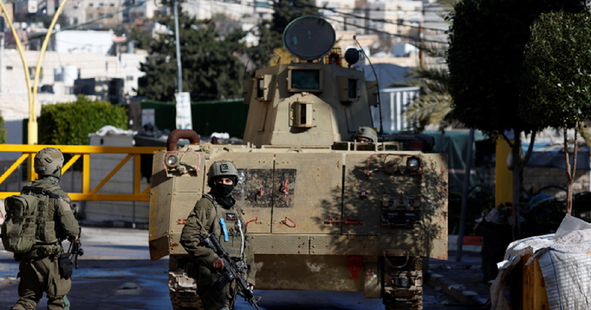 جيش الاحتلال ينسحب من الخليل ويبقي على البوابات الحديدية 