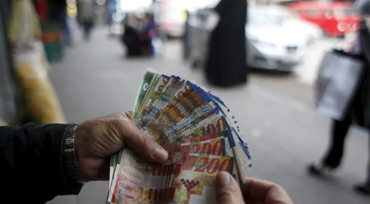 تقرير اخباري : اقتصاد الضفة ينهار وسط حديث خطة ترامب عن بناء دولة فلسطينية