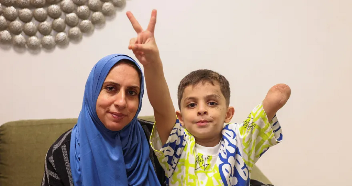 بعدما فقدوا أطرافهم وذويهم .. أطفال من غزة يبدأون رحلة علاج في لبنان