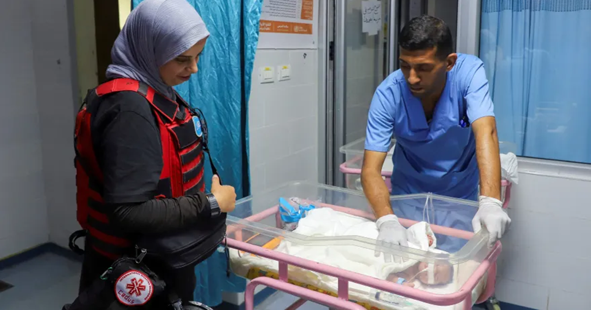 "اليونيسيف" تحث على تدفق المساعدات للقطاع  ...وتجلي طفلين حديثي الولادة من شمال غزة 