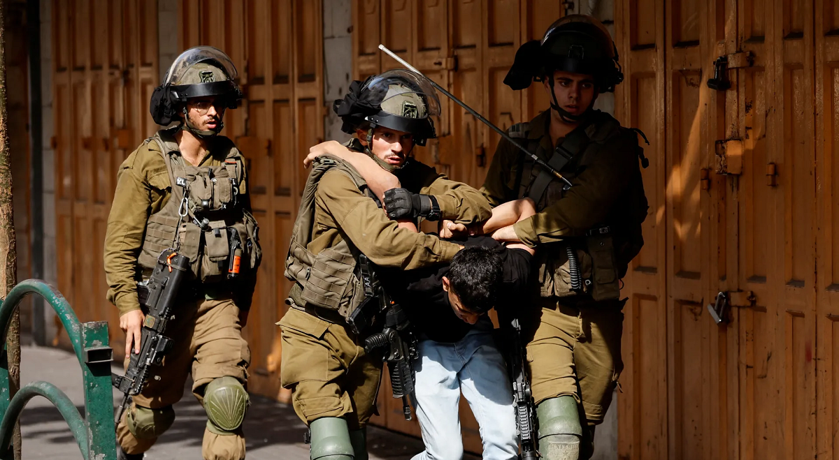 الاحتلال يعتقل 60 مواطنا من الضفة