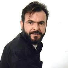 حين تصبح حاوية النفايات طريقا إلى الكرامة !!