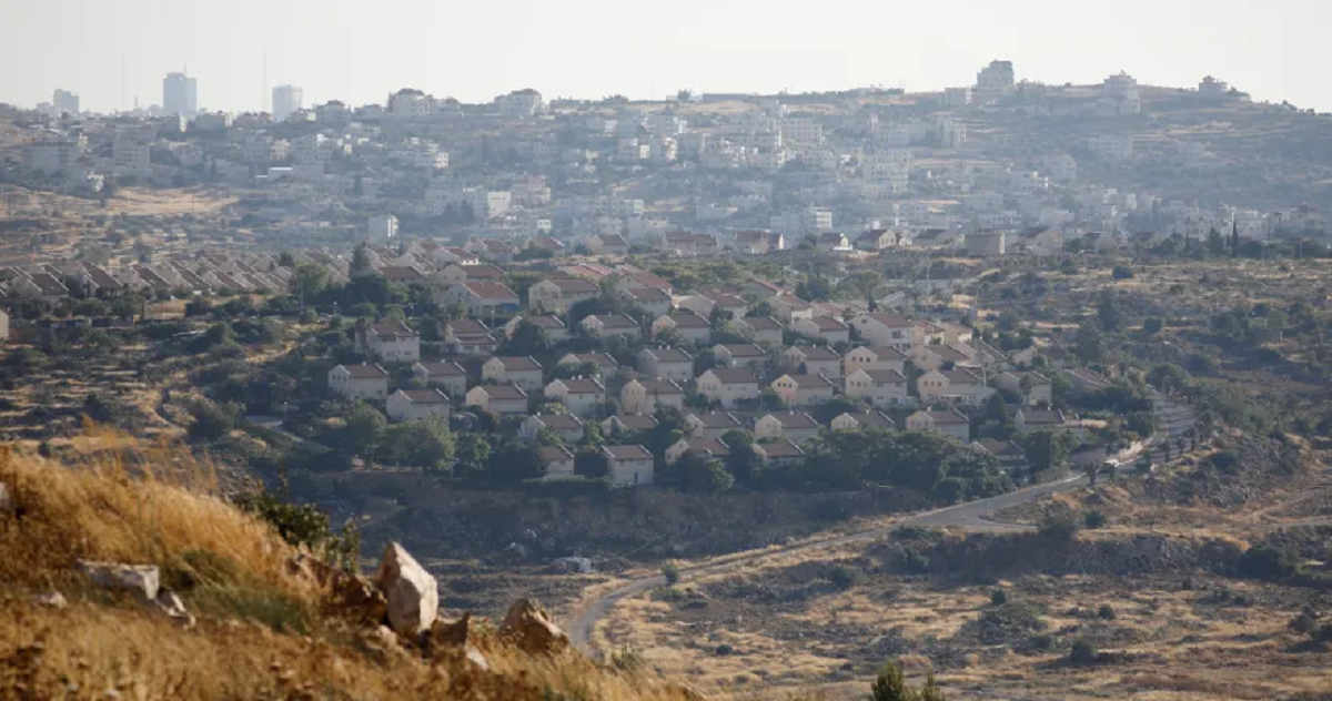 إسرائيل توافق على نحو بناء 800 وحدة سكنية في 3 مستوطنات بالضفة  