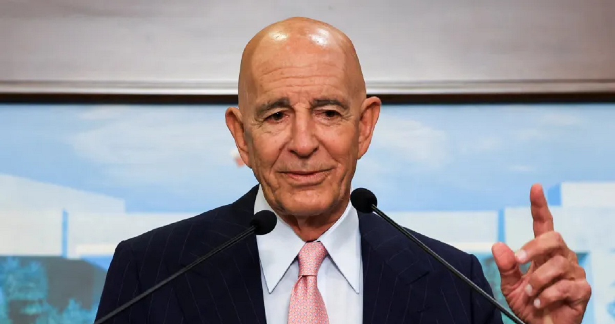 براك : على إسرائيل “التعاون” بعد إقرار لبنان خطة نزع سلاح الجماعات المسلحة