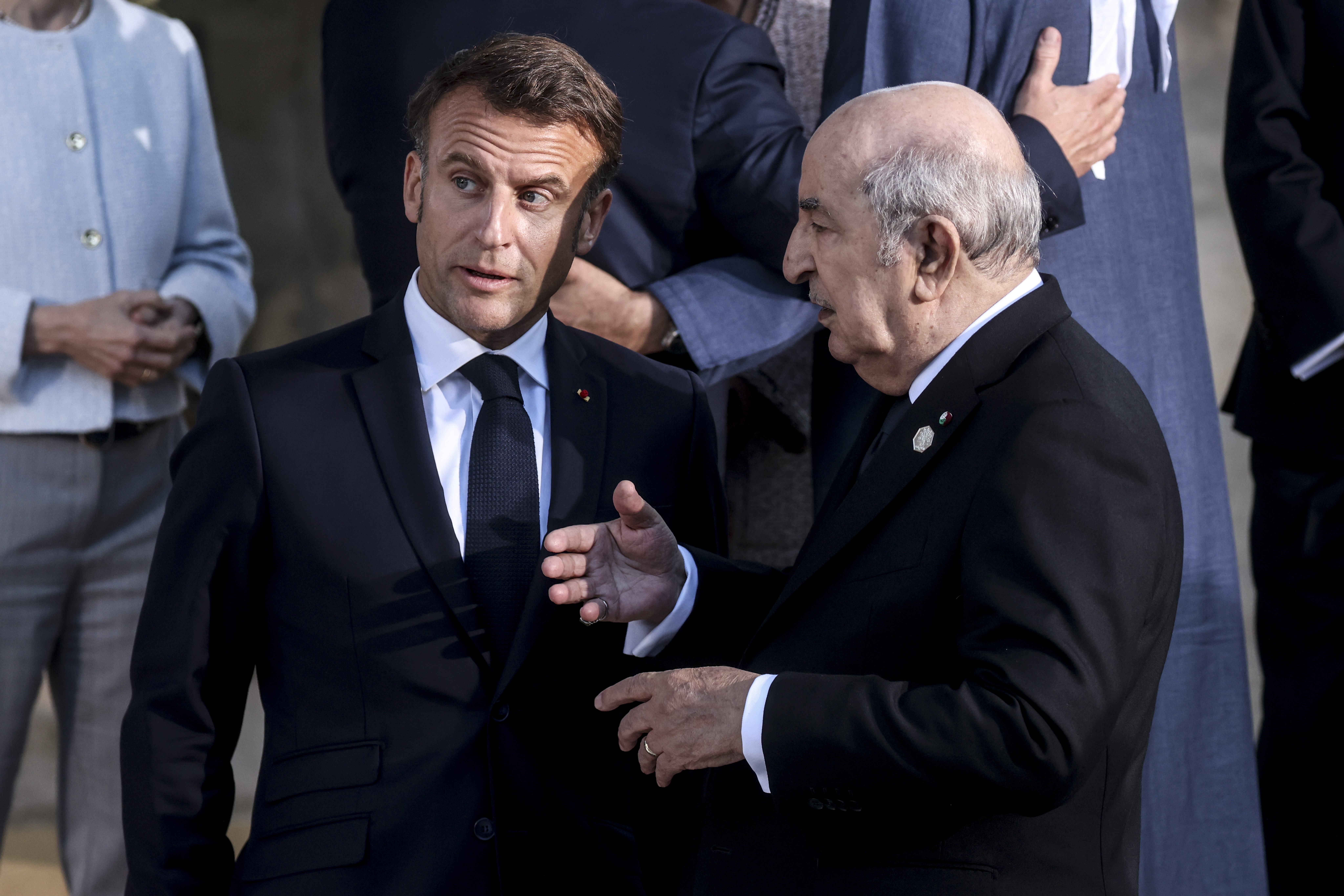 الجزائر تحتج على سجن أحد دبلوماسييها في فرنسا  