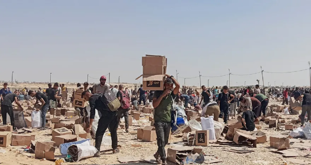 تقرير : فلسطينيون في رحلة محفوفة بالمخاطر للحصول على المساعدات في غزة