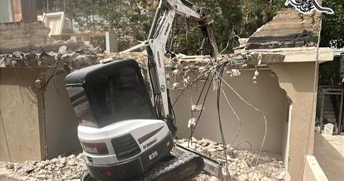 المقدسي جلاجل يهدم منزله ذاتيا في حي البستان بسلوان 