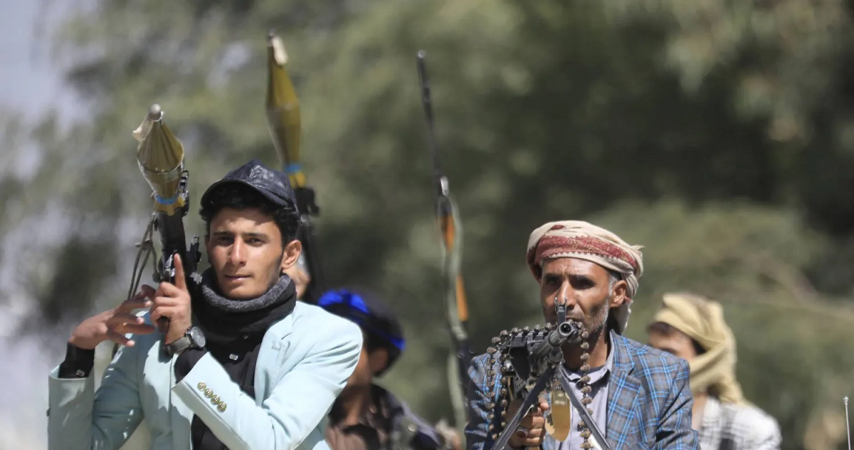 الحوثيون يلوحون باستعدادهم للانضمام إلى الحرب مساندة لإيران 