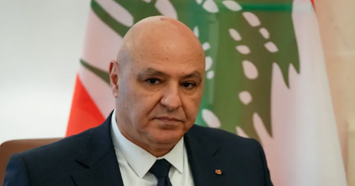 الرئيس اللبناني يدعو حزب الله إلى إلقاء السلاح