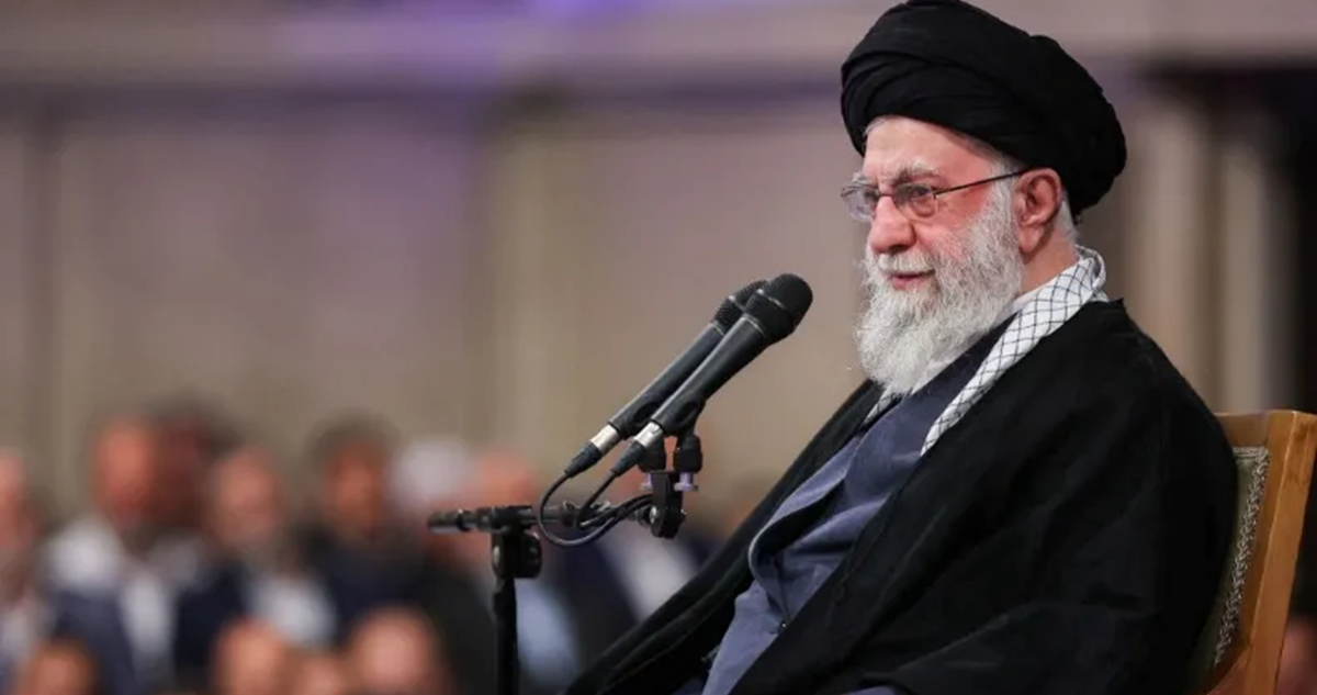 خامنئي : إيران لن تخضع لتهديدات واشنطن والاحتجاجات يجب ان تتوقف 