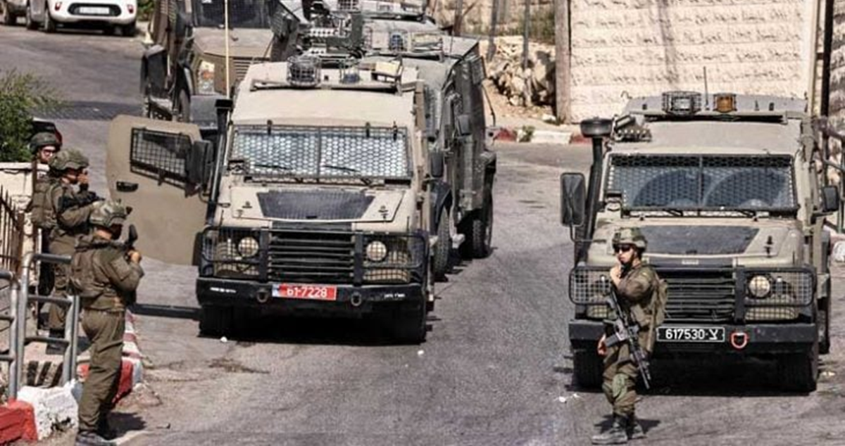 الاحتلال يستبيح الضفة ويعيق تنقل المواطنين ويشن عمليات دهم واعتقال واسعة طالت عشرات الشبان 