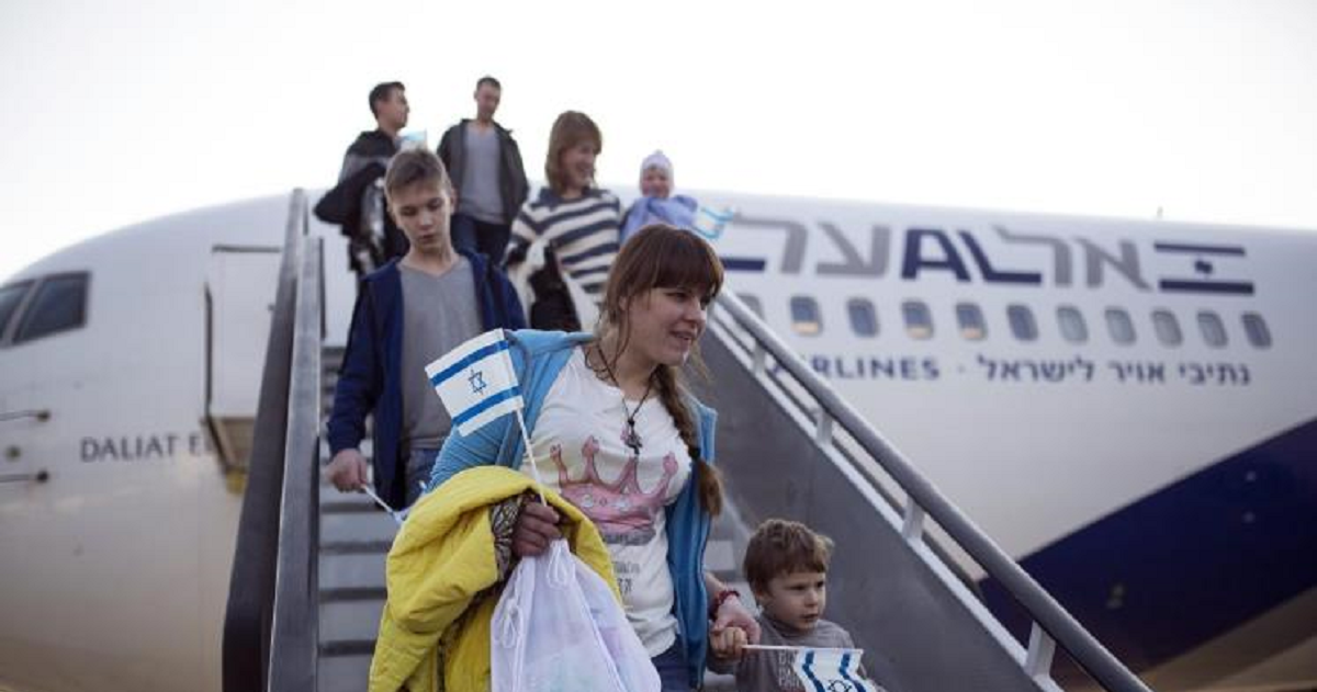 "إسرائيل هيوم": 10 آلاف إسرائيلي انتقلوا إلى اليونان منذ أكتوبر 2023