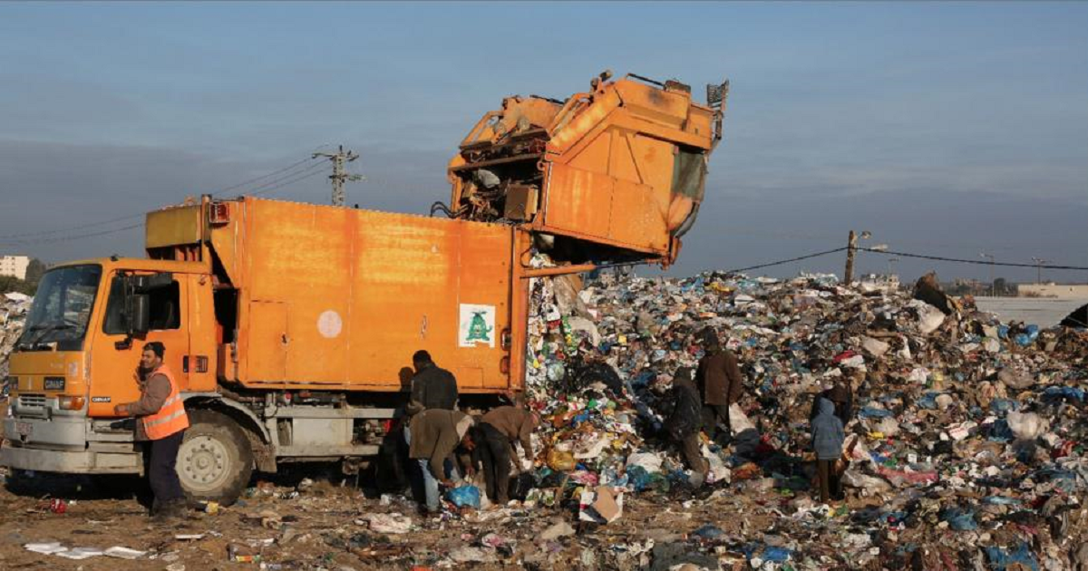 خطوة تهدف للضم ... قائد المنطقة الوسطى في جيش الاحتلال يوقّع أمرا  يتعلق بحرائق النفايات بالضفة الغربية