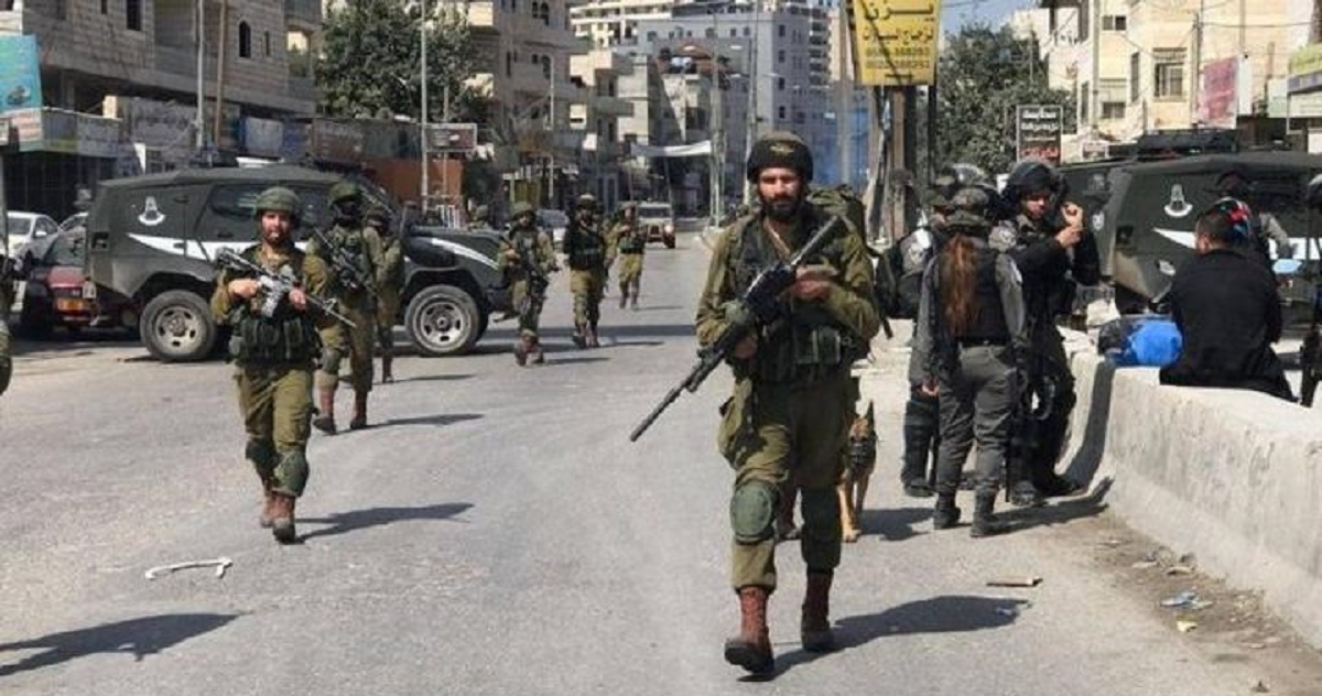 محدث ثان : جيش الاحتلال ينسحب من مخيم قلنديا بعد اجتياح استمر نحو 9 ساعات  .. عمليات هدم واقتحام منازل وازالة سيارات من مواقع مختلفة   