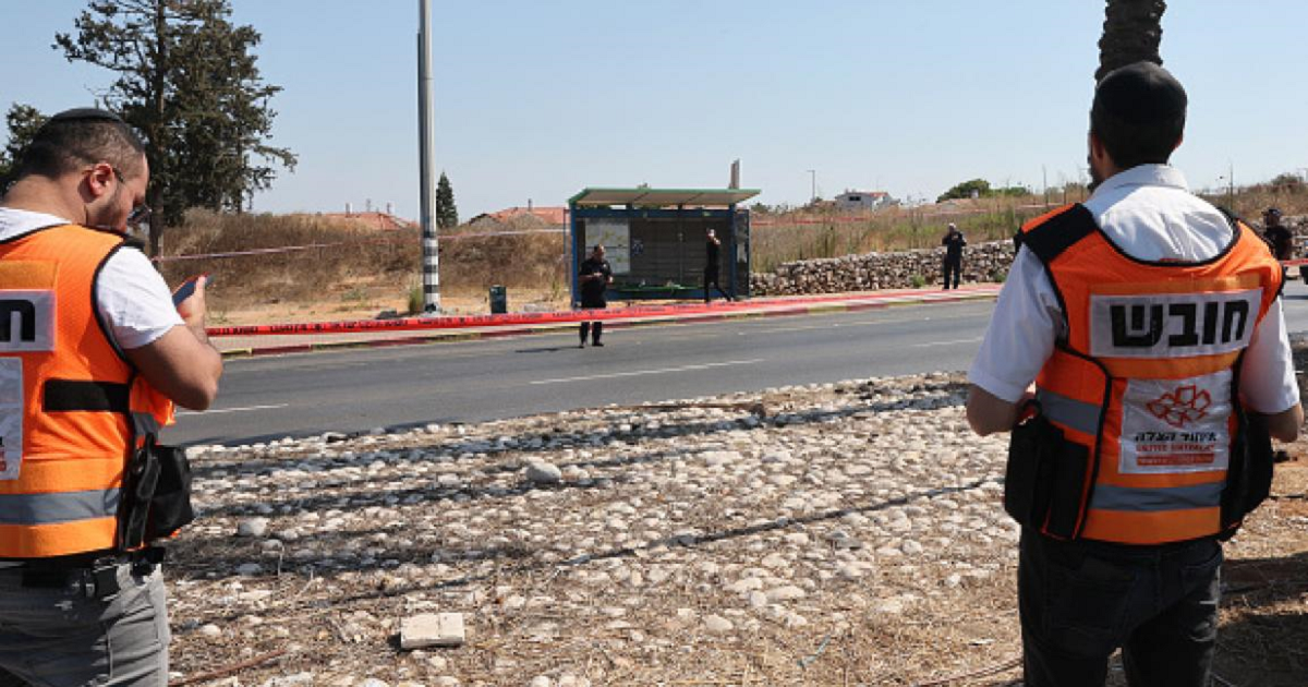 إصابة اسرائيلية في عملية دهس بالخليل  و الجيش  يبحث عن المنفذ ويغلق مداخل المدينة ويقتحم مستشفياتها