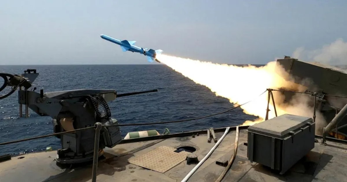 إيران تجري تدريبات في الخليج وتطلق صواريخ على أهداف وهمية  