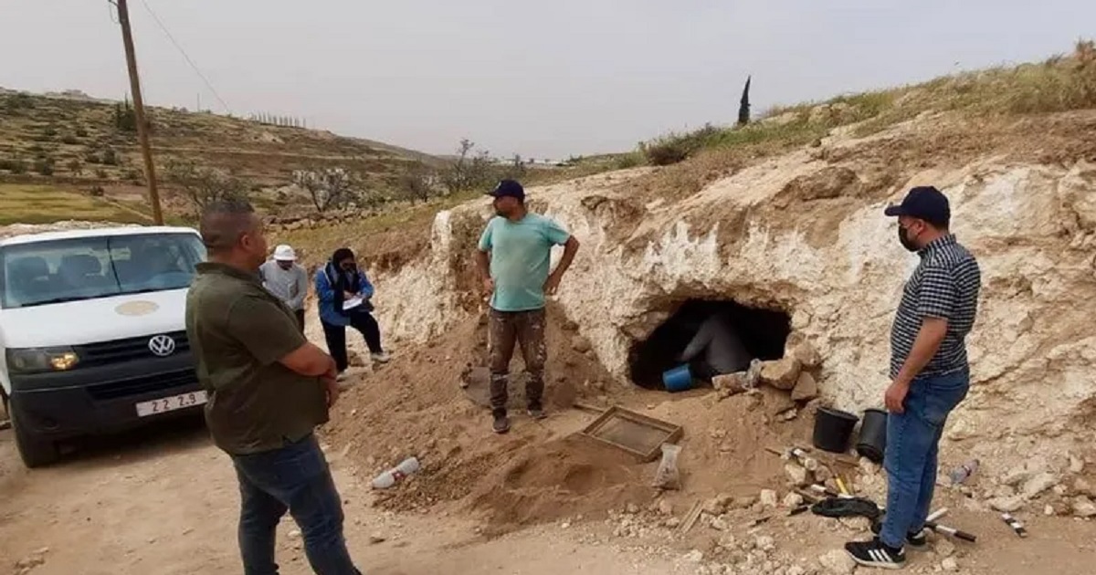 اكتشاف "مقابر آثرية " تعود للحقبة الكنعانية  في السموع 