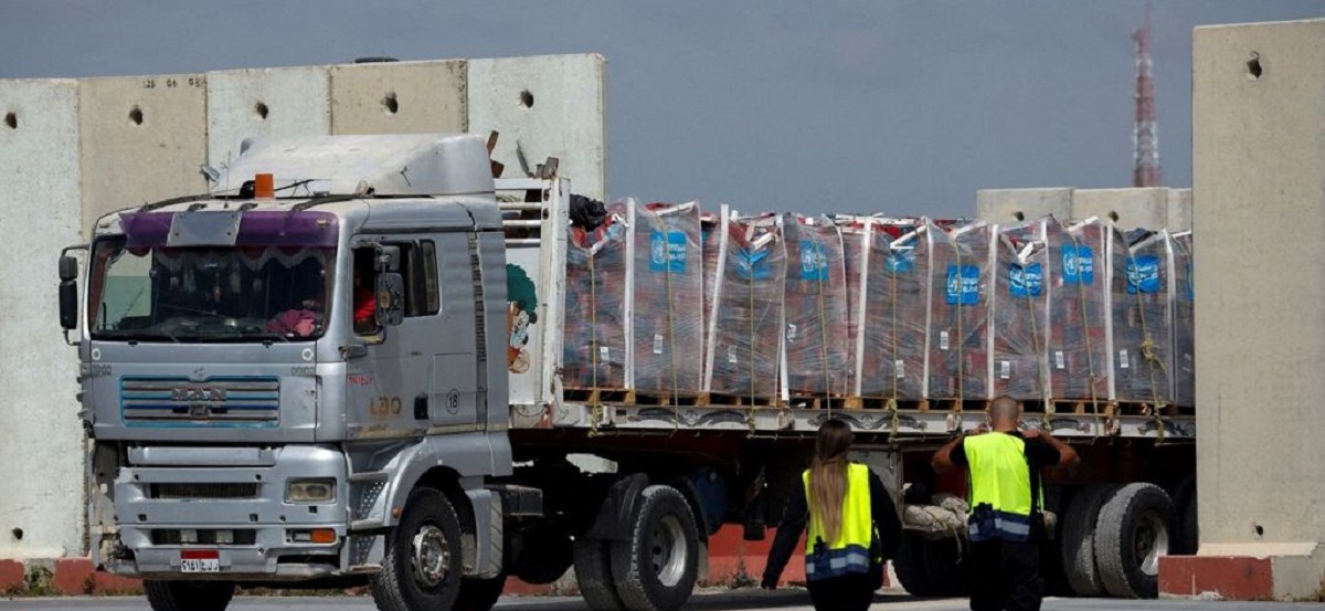 دخول 9 شاحنات مساعدات إلى غزة عبر كرم أبو سالم