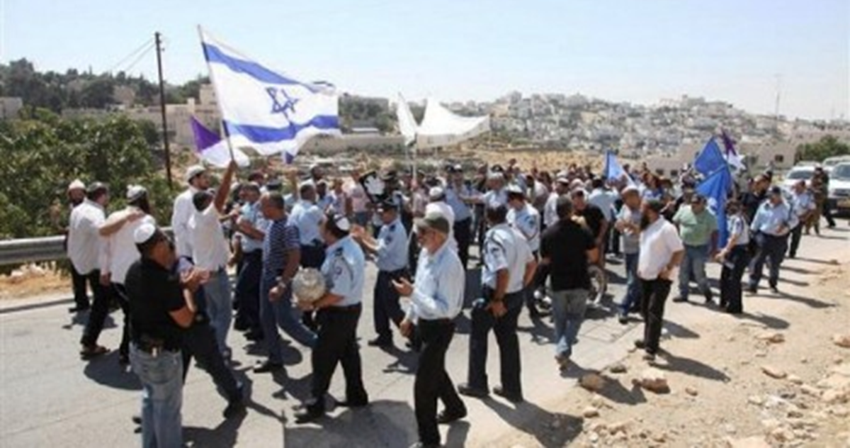 مستوطنون يحاولون اقتحام وسط مدينة سلفيت .. والاهالي وقوى الأمن يتصدون لهم وسط تصعيد في الضفة