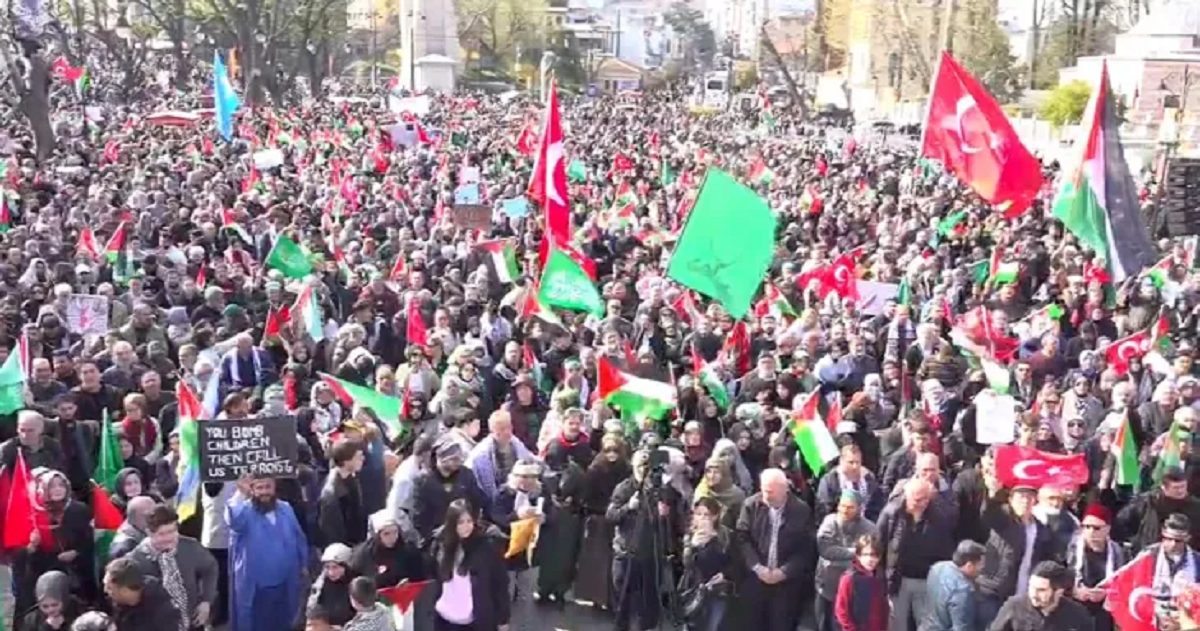 إسطنبول : مسيرة جماهيرية تطالب بوقف حرب الإبادة في غزة  