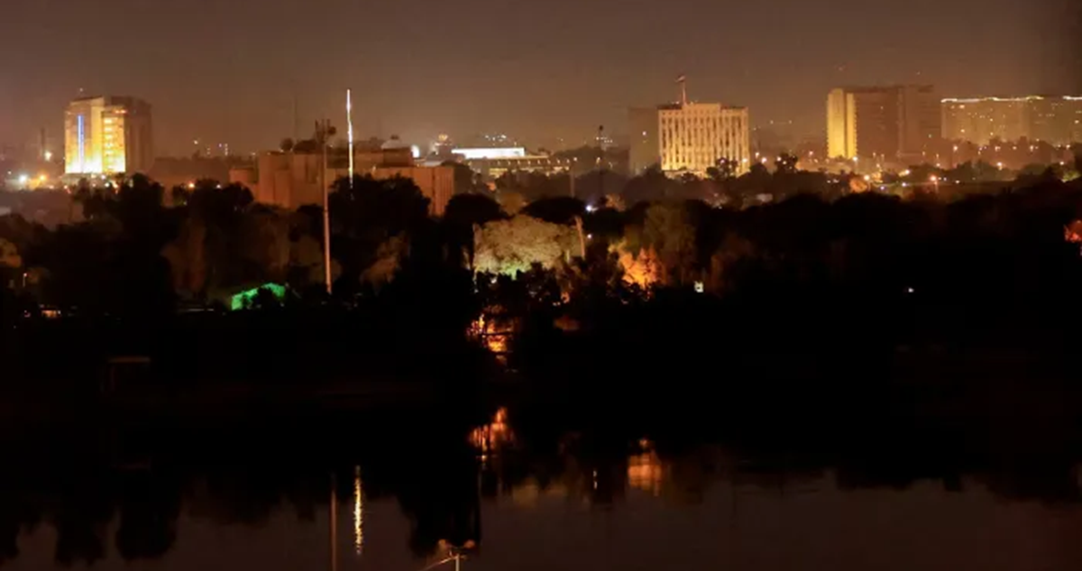 استهداف قاعدة امريكية بمطار بغداد الدولي بمسيّرات وصواريخ  